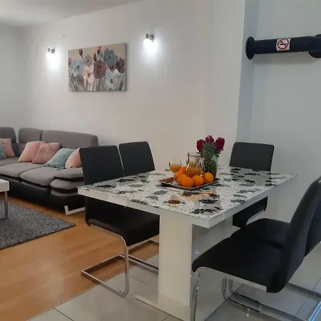 Mariana アパート *